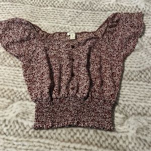 Flowy, cropped style shirt